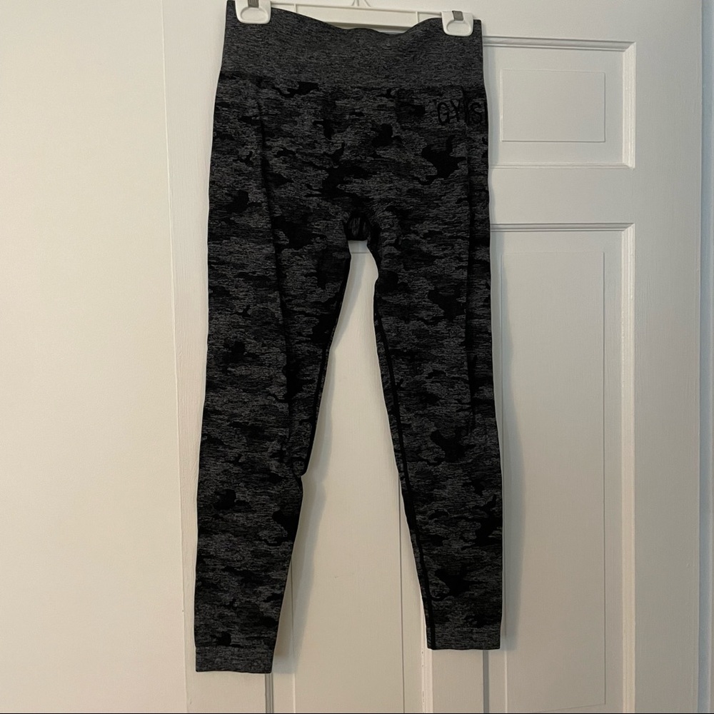 GYMSHARK BLACK CAMO LEGGINGS